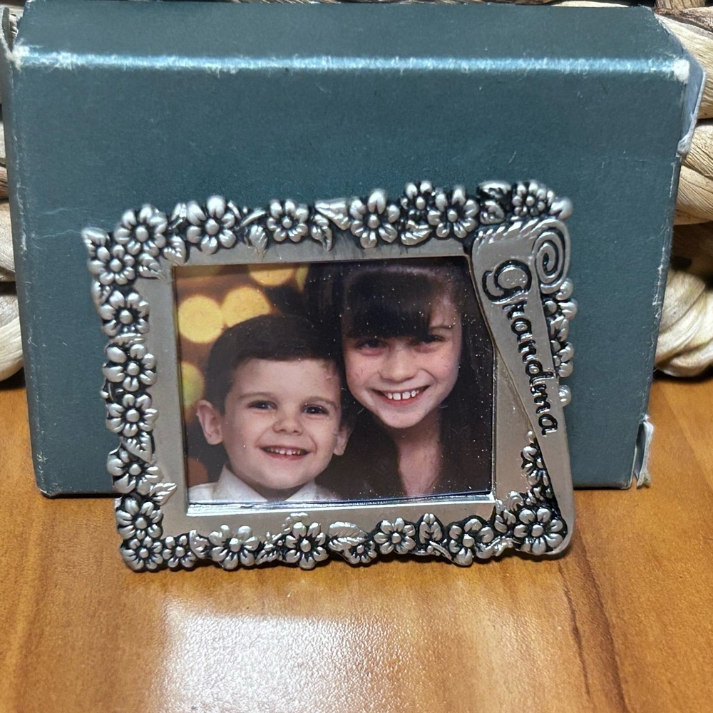 Grandma Photo Pin Brooch Silver Tone Floral Picture Frame Gift